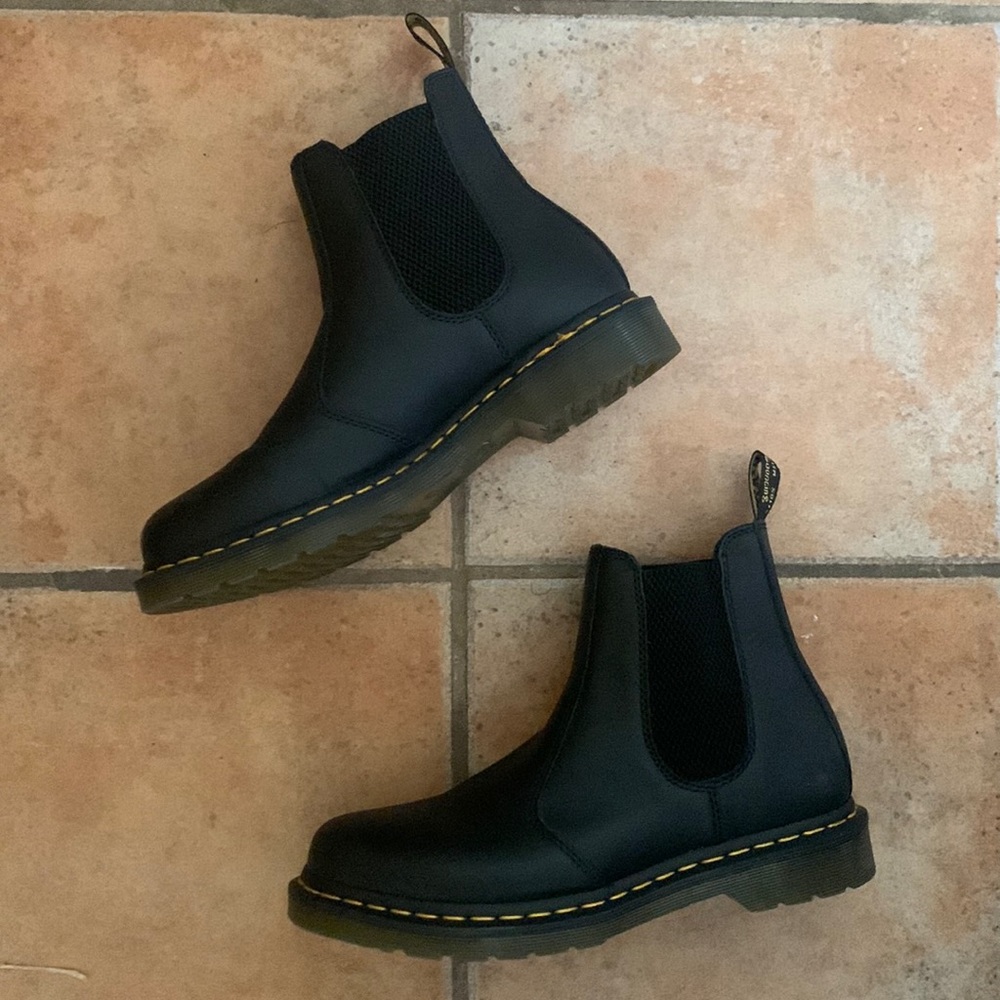 DR. MARTENS Chelsea Boots- Great Condition
